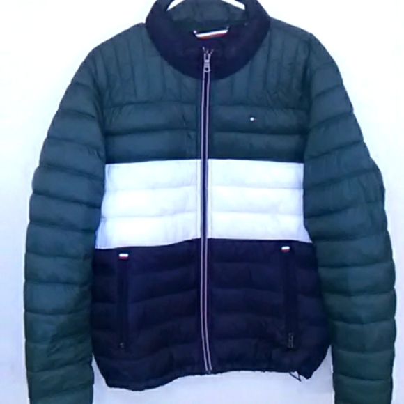 Tommy Hilfiger Packable Jacket. Size MED - Picture 1 of 4
